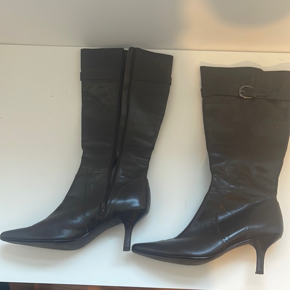 Dark brown boots 👢